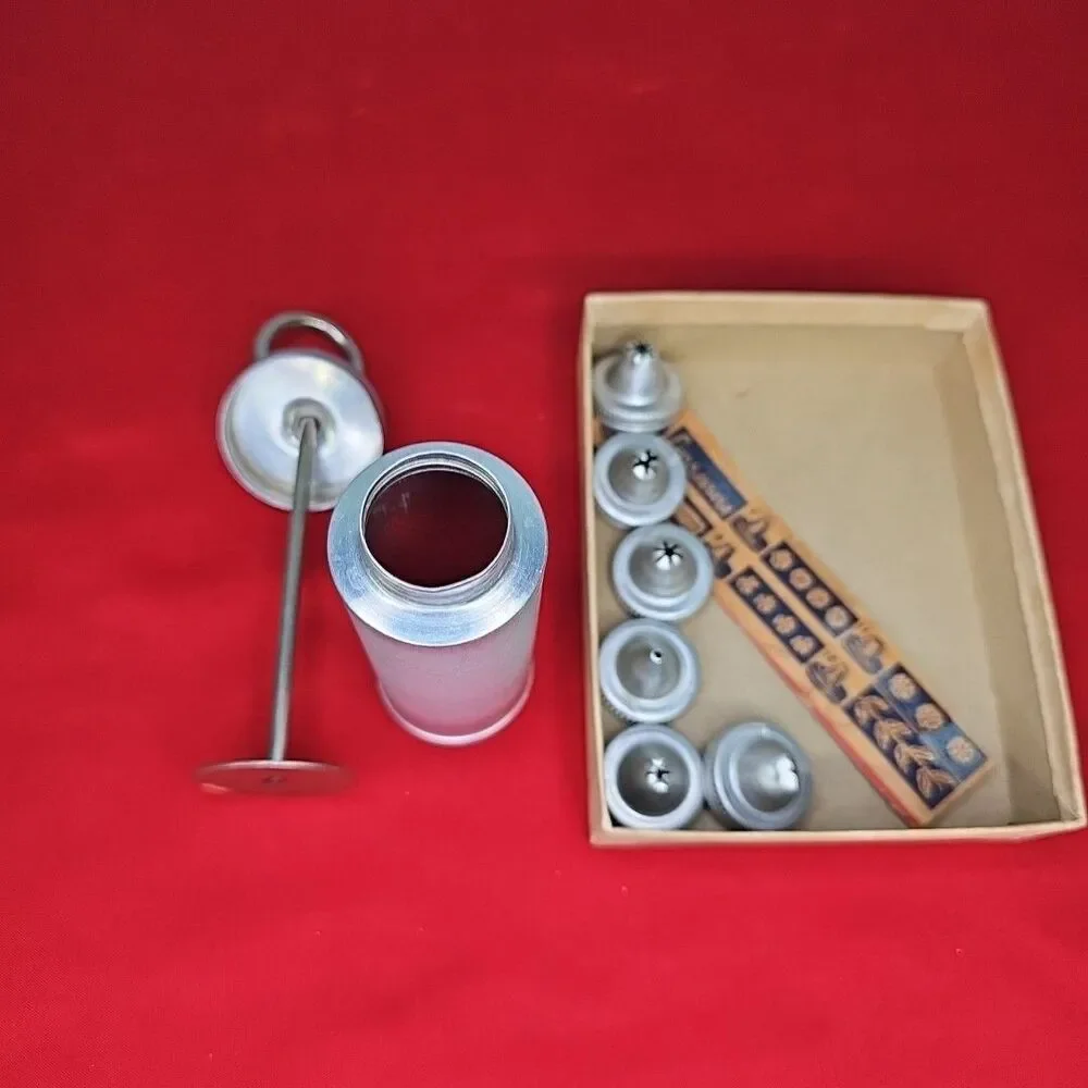 Cake Icing Decorating Set Cookie Decorator LORRAINE METAL NY Vintage 6 Tips